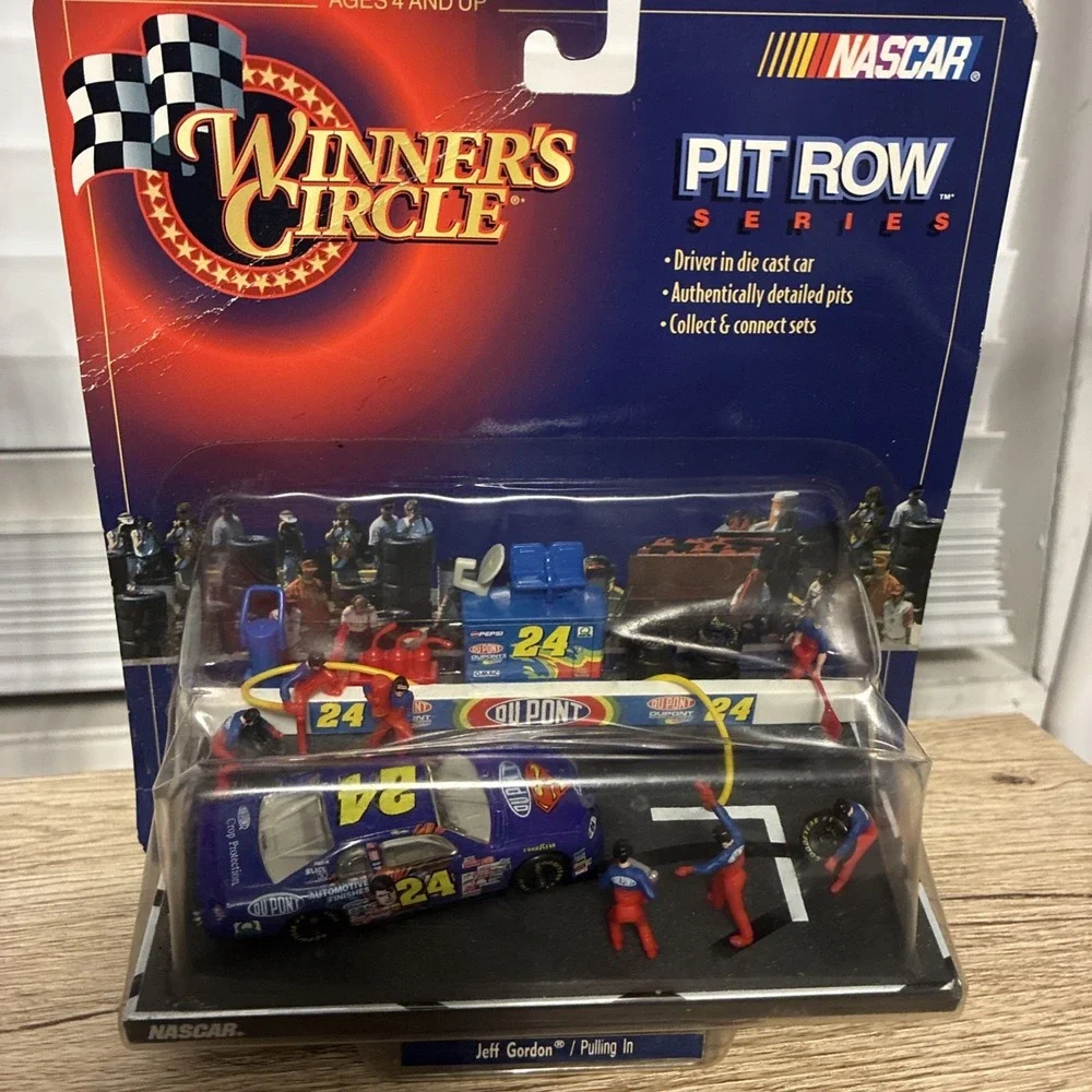 Vntg‎ 1999 Hasbro Winners Circle Pit Row Series Jeff Gordon Pulling In 1:64
